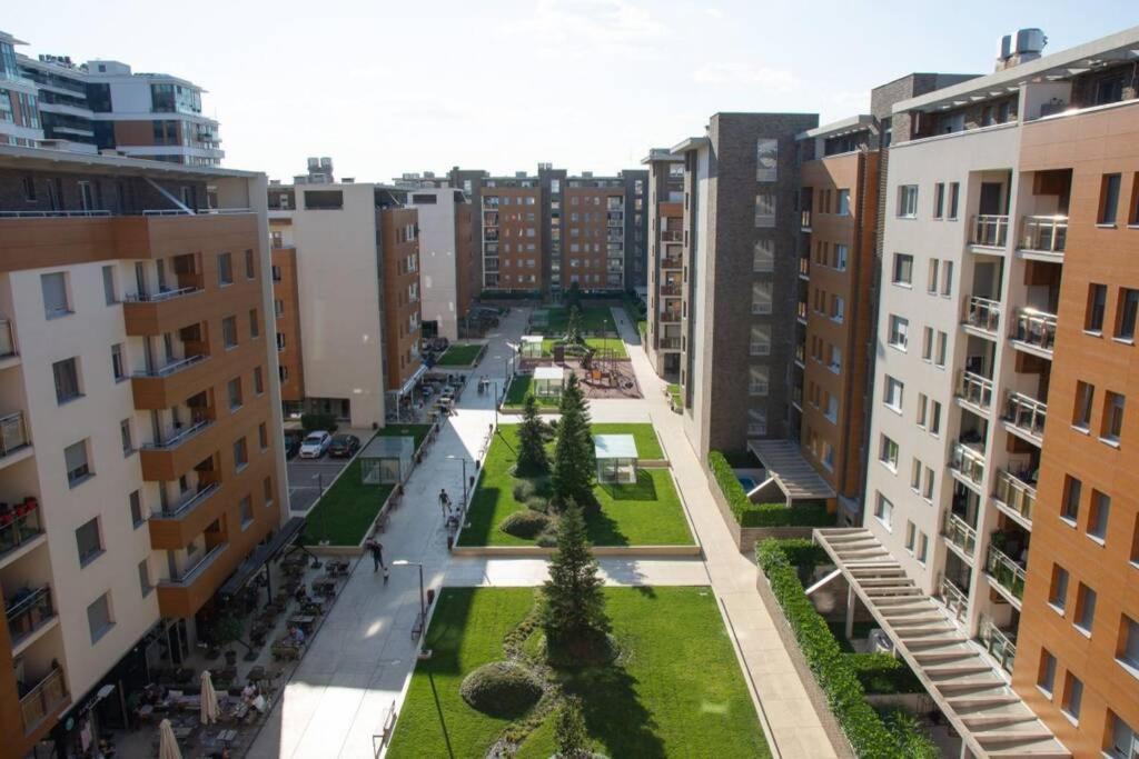 A Blok New Modern - Free Garage Parking, Comfortable, Quiet With A Park View Belgrade Extérieur photo