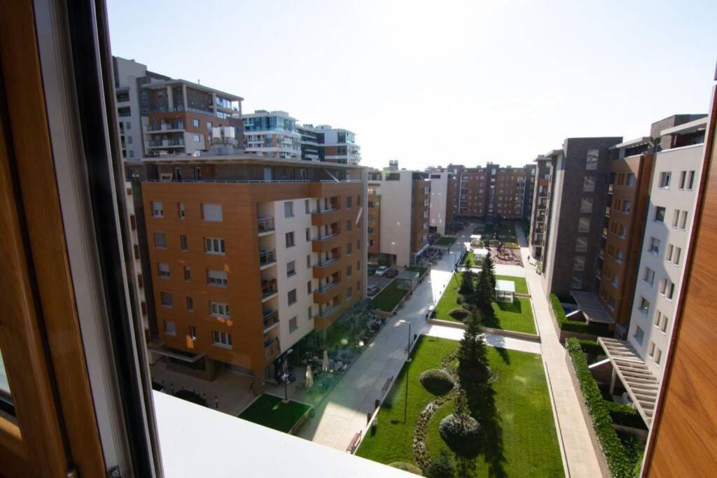 A Blok New Modern - Free Garage Parking, Comfortable, Quiet With A Park View Belgrade Extérieur photo