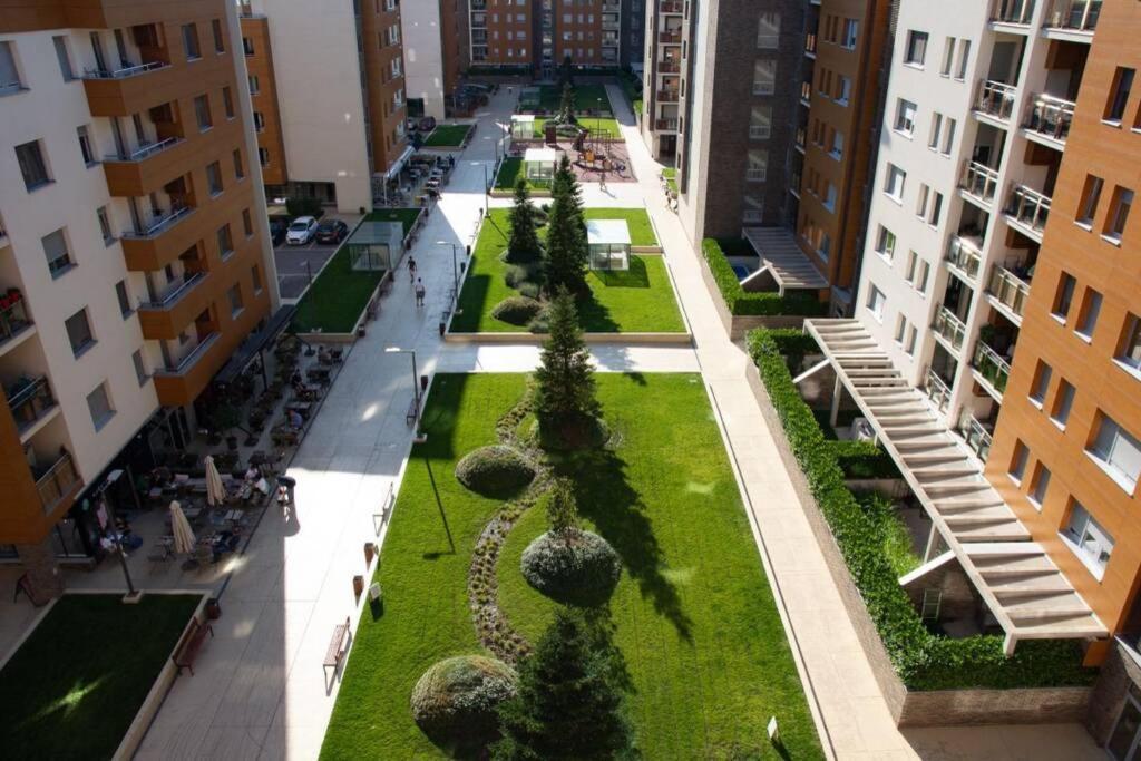 A Blok New Modern - Free Garage Parking, Comfortable, Quiet With A Park View Belgrade Extérieur photo