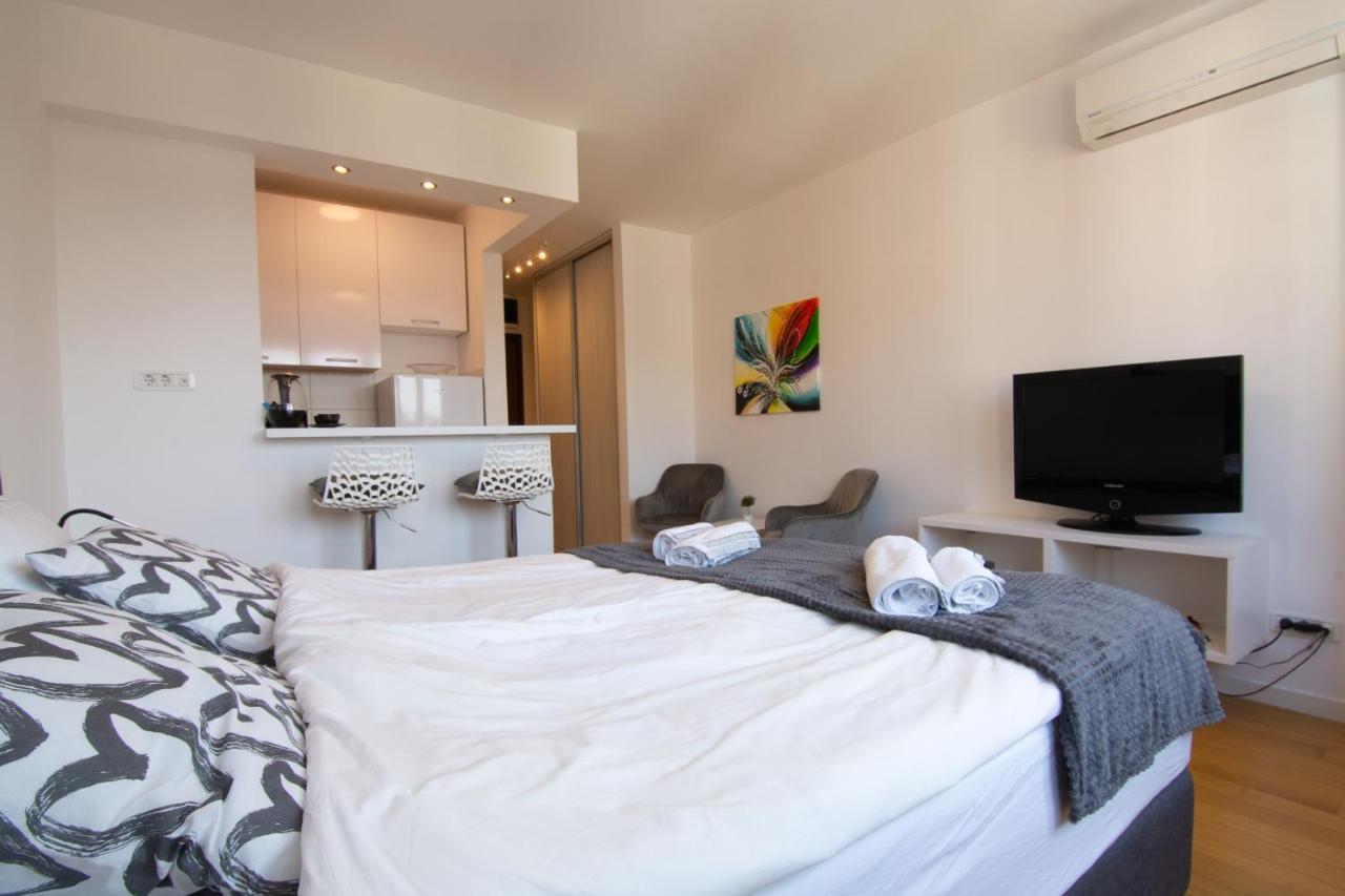 A Blok New Modern - Free Garage Parking, Comfortable, Quiet With A Park View Belgrade Extérieur photo
